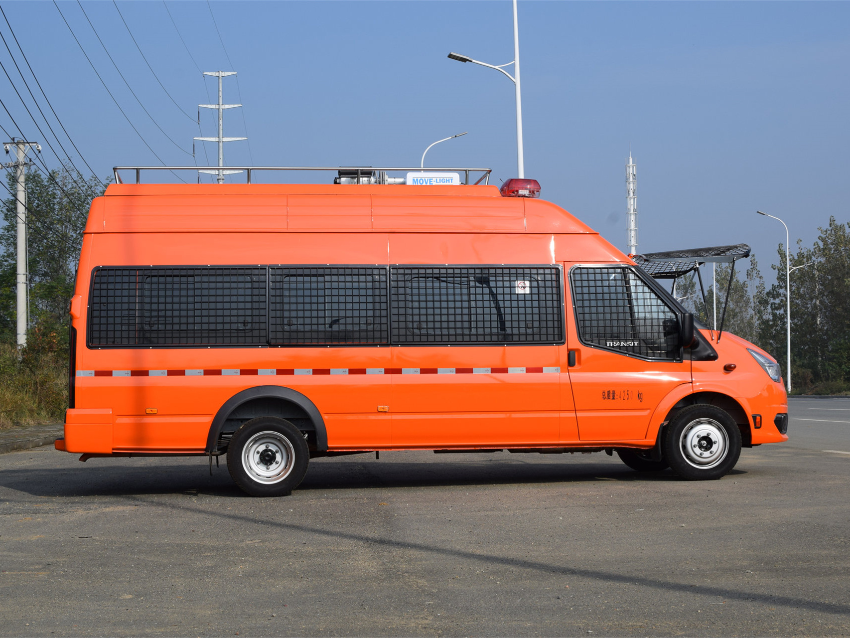 福特12座运兵车