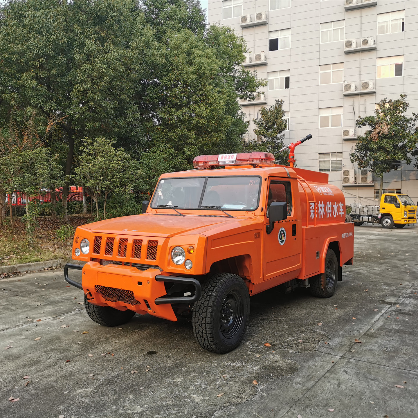 1.66吨四驱单排洒水车